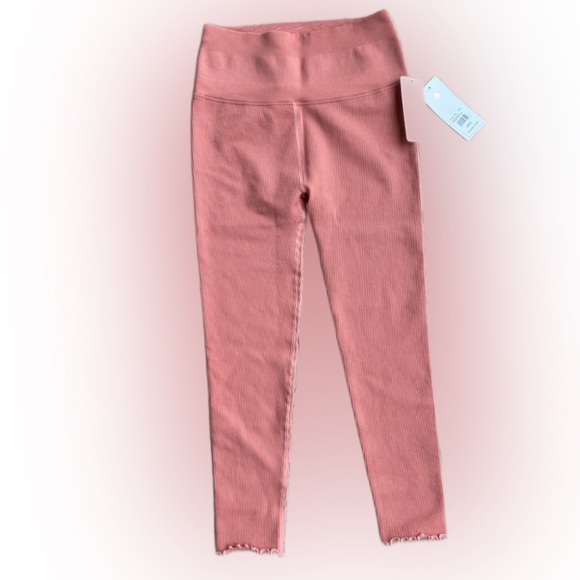 NEW Spiritual Gangster “Love Sculpt” 7/8
Ribbed and scalloped Leggings in Rose - Picture 3 of 10